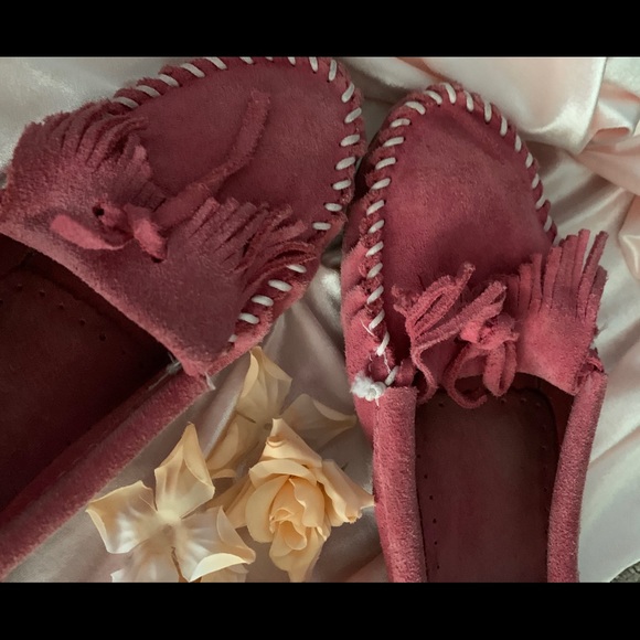 Minnetonka Moccasins. Size 8. Pink. - Picture 2 of 5